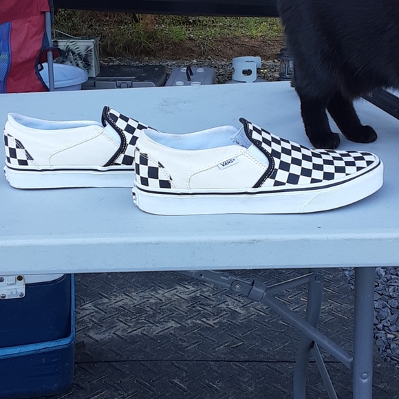 Shoes - Picture 3 of 6